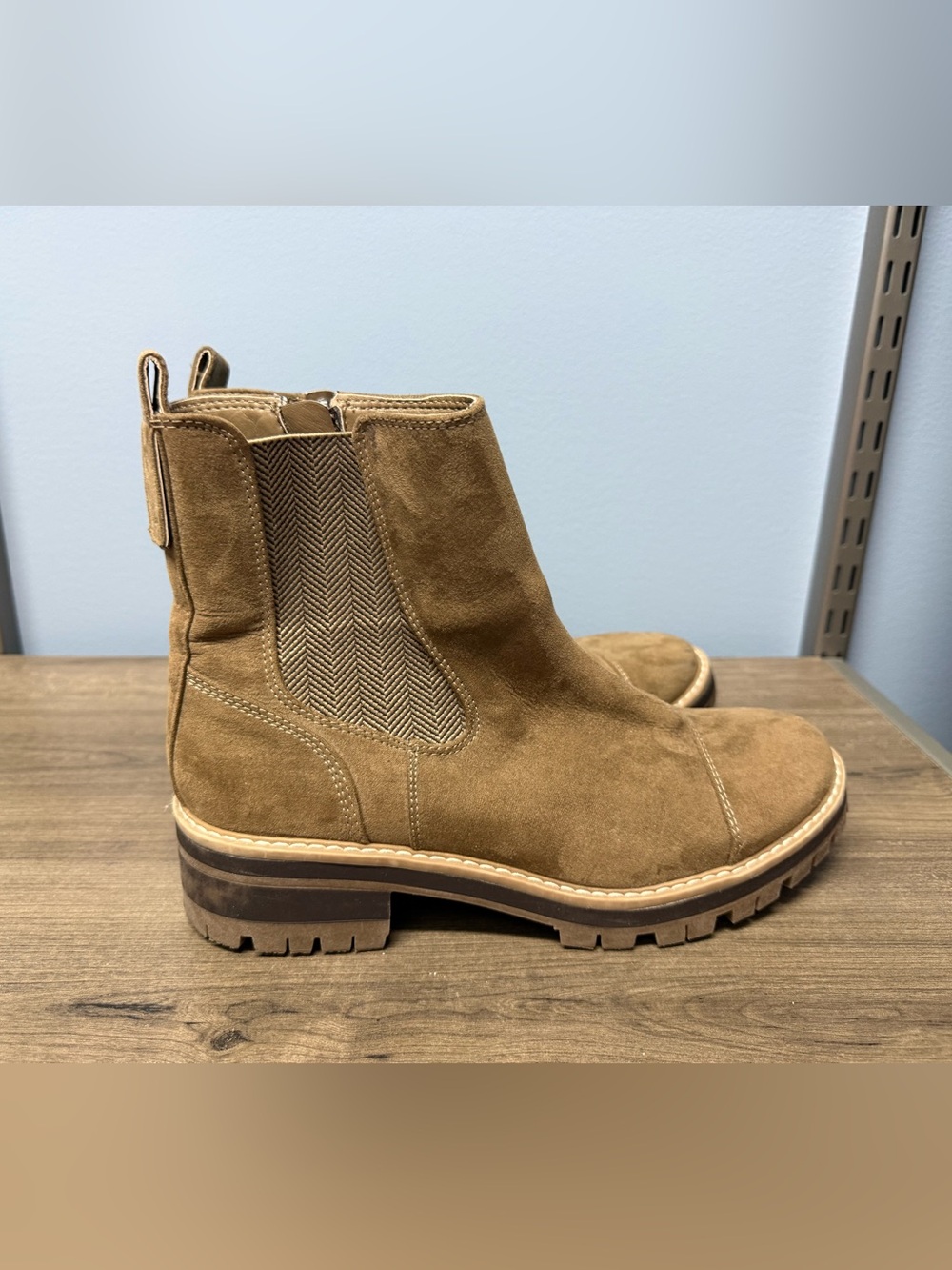 Time and Tru Tan Suede Lug Sole Chelsea Boots Women’s size 9